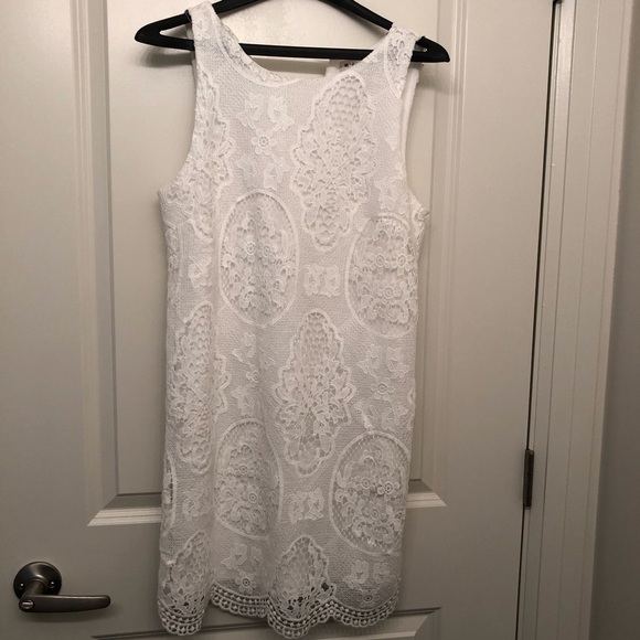 Medium white lace dress - Picture 2 of 2